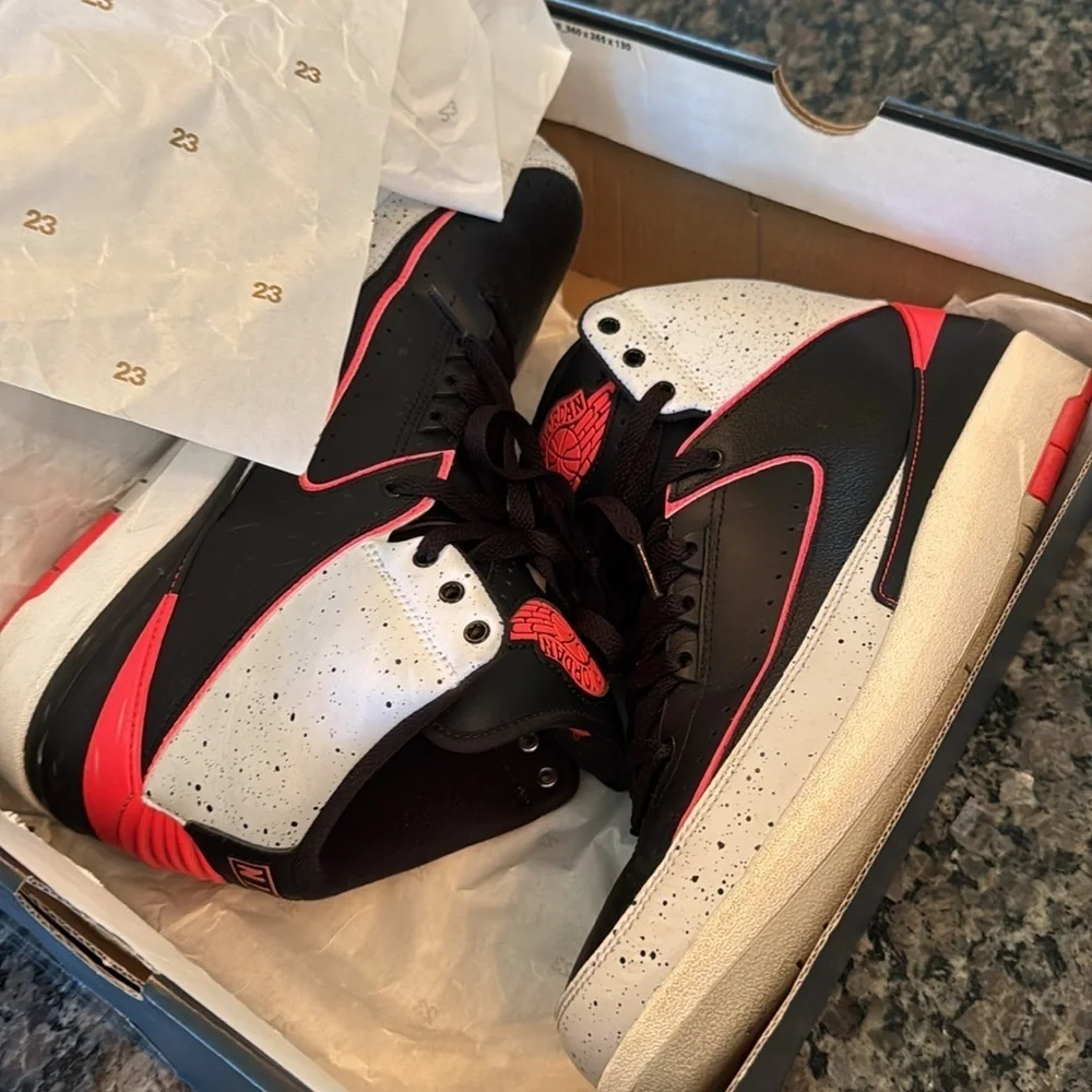 Nike Air Jordan 2 Retro Black and Red High-Top Sneakers EUC 10.5